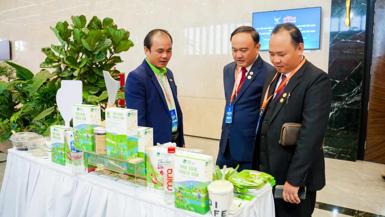 Gian hàng GC Food tại sự kiện, trưng bày các sản phẩm nha đam và thạch dừa được xuất khẩu đến 27 quốc gia.