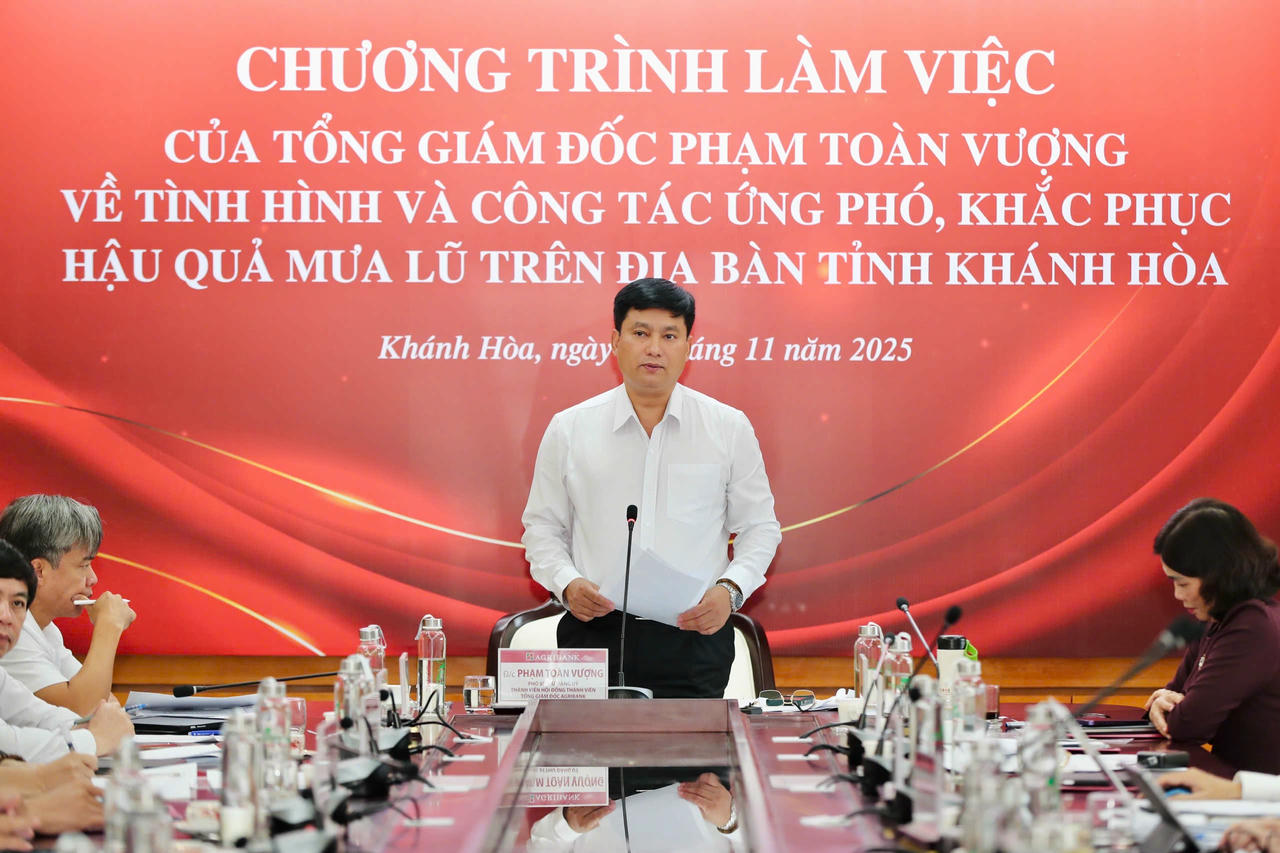 Đ/c Phạm Toàn Vượng, Phó Bí thư Đảng uỷ, Thành viên HĐTV, Tổng Giám đốc Agribank phát biểu chỉ đạo chương trình làm việc