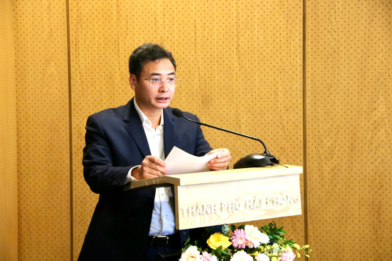 Ông Vũ Đình Tiến - Phó Giám đốc Sở Văn hoá, Thể thao và Du lịch Hải Phòng phát biểu tại Hội thảo