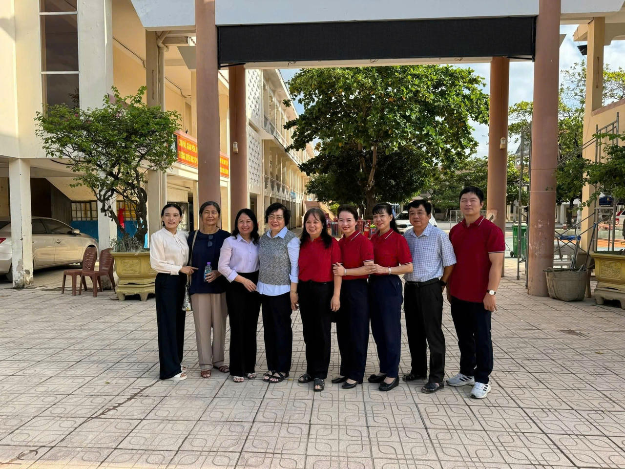 Những món quà tình nghĩa được gửi tới bà con phường Tây Nha Trang và thầy trò trường THPT Hà Huy Tập