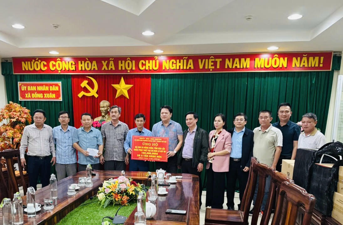 Chuyến xe nghĩa tình từ Hương Thuỷ (TP Huế) gửi yêu thương về tâm lũ Đắk Lắk