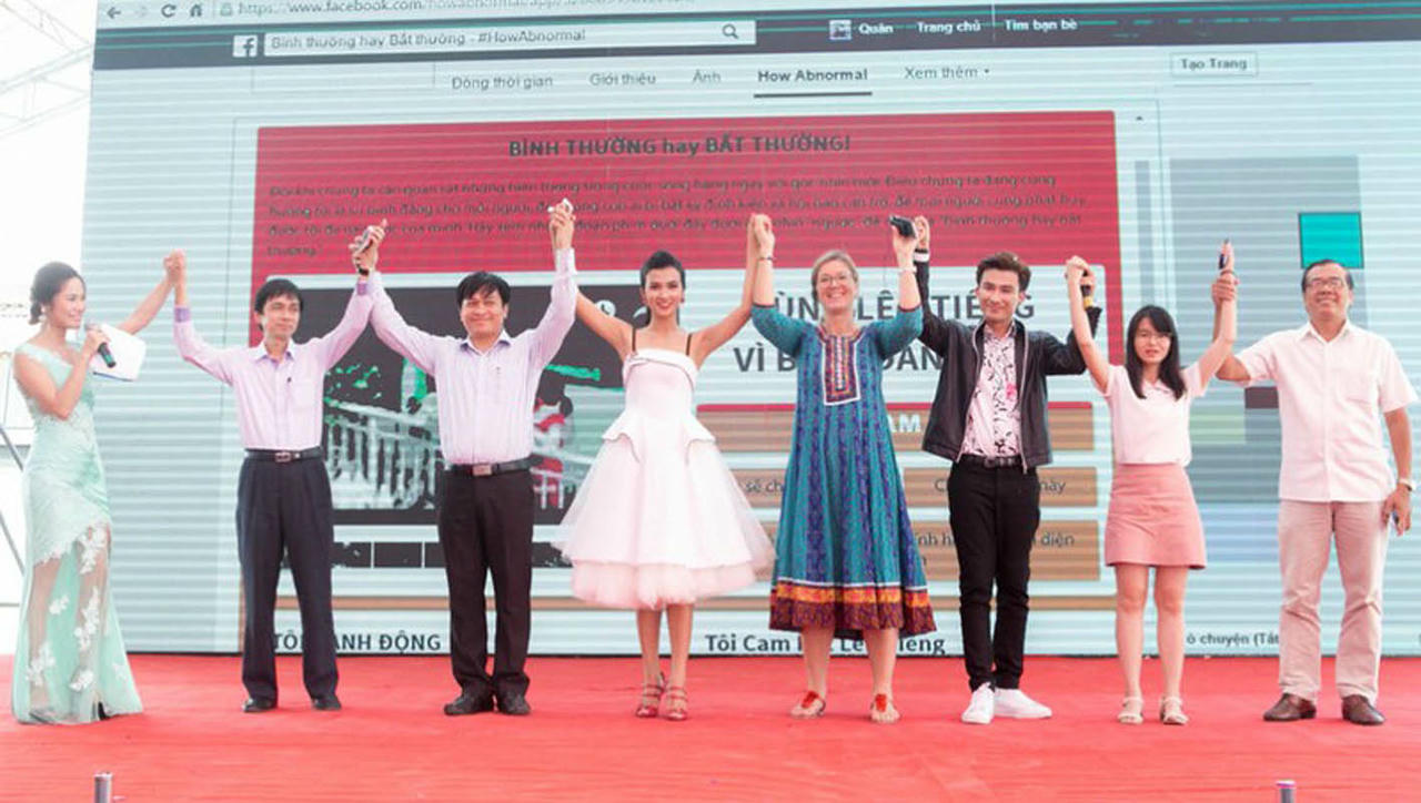 Diễn viên Kim Tuyến và ca sĩ Chí Thiện và khách mời cùng Vì những phụ nữ quanh ta.