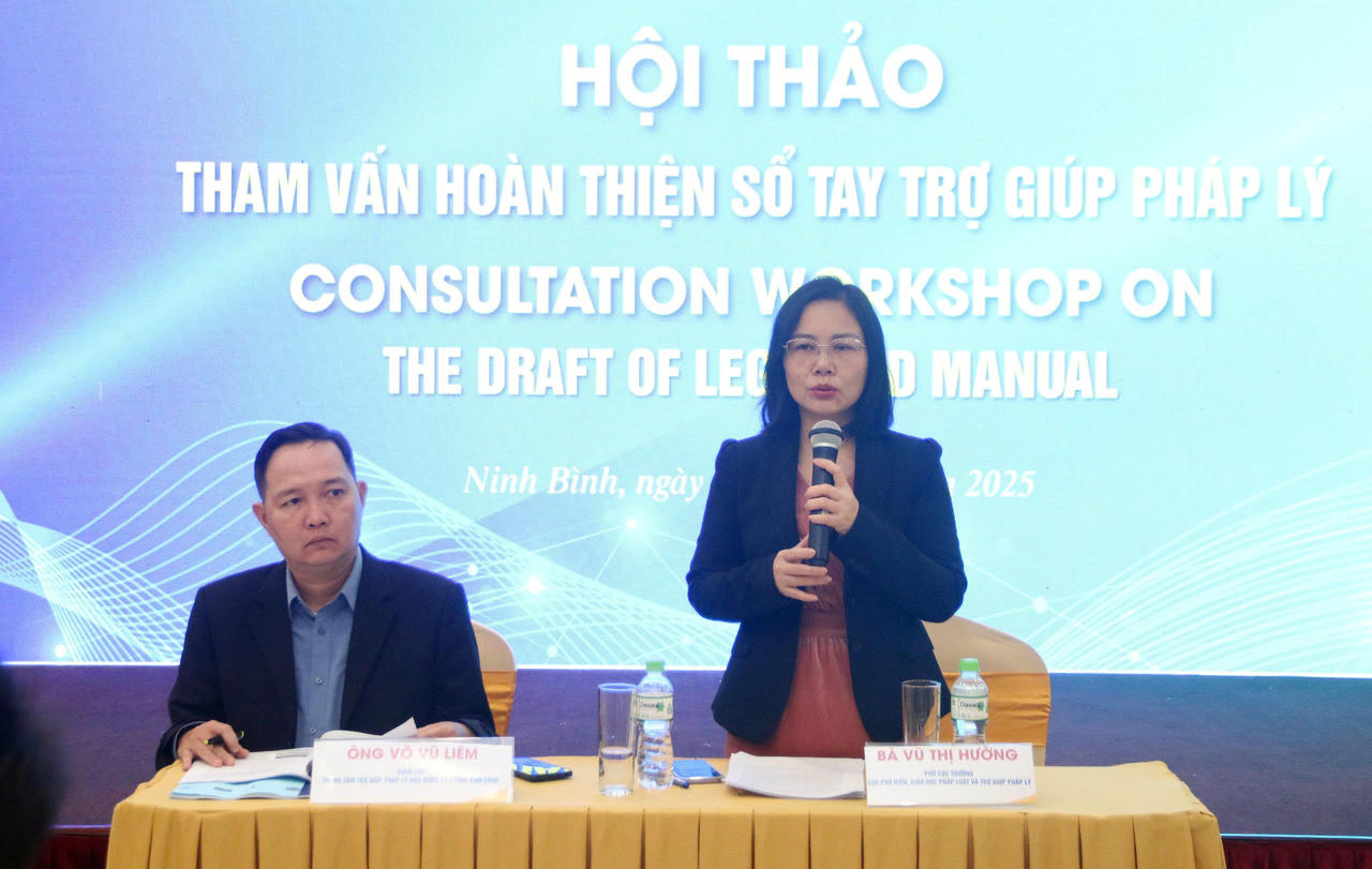 Bà Vũ Thị Hường - Phó Cục trưởng Cục Phổ biến, giáo dục pháp luật và Trợ giúp pháp lý (Bộ Tư pháp) phát biểu tại hội thảo