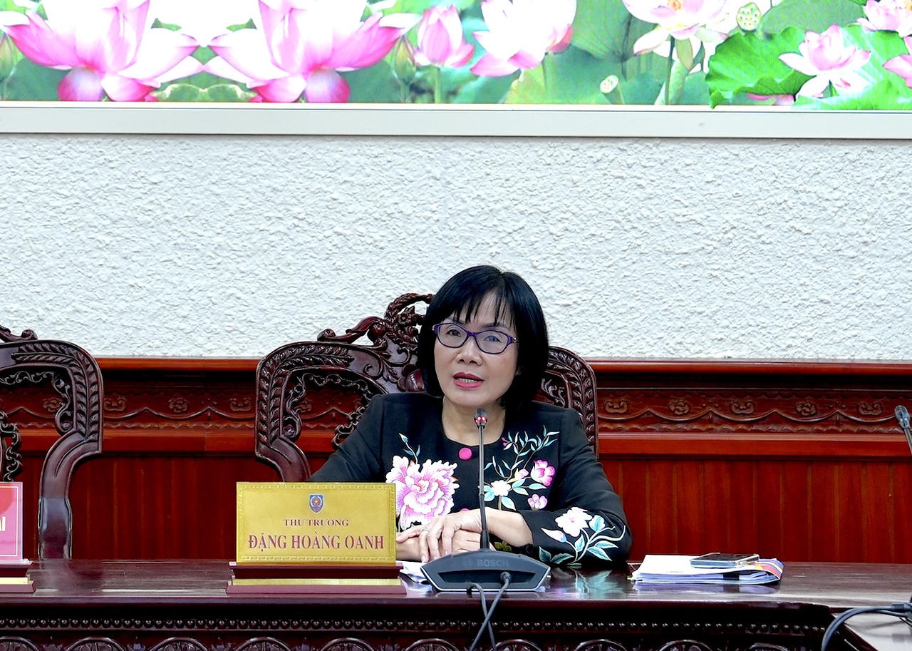 Thứ trưởng Đặng Hoàng Oanh phát biểu.