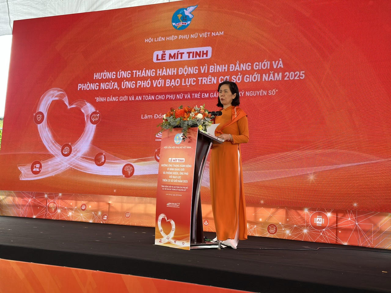 Phó Chủ tịch Hội Liên hiệp phụ nữ Việt Nam Nguyễn Thị Minh Hương phát biểu khai mạc.