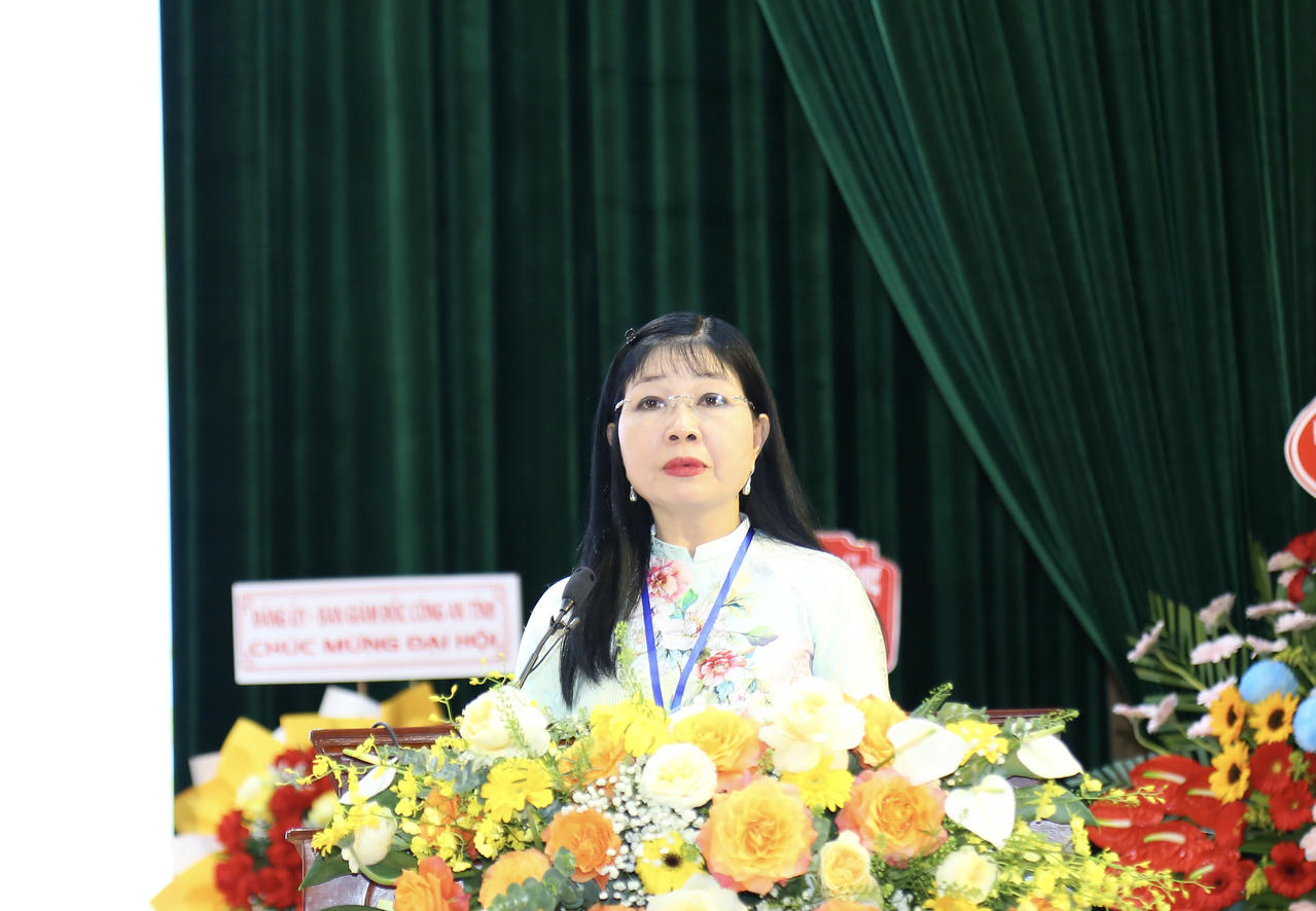 Bà Trần Thị Thanh Hương, Phó Bí thư Tỉnh ủy, Trưởng đoàn Đại biểu Quốc hội đơn vị tỉnh, Chủ tịch Ủy ban MTTQ Việt Nam tỉnh An Giang phát biểu khai mạc đại hội.