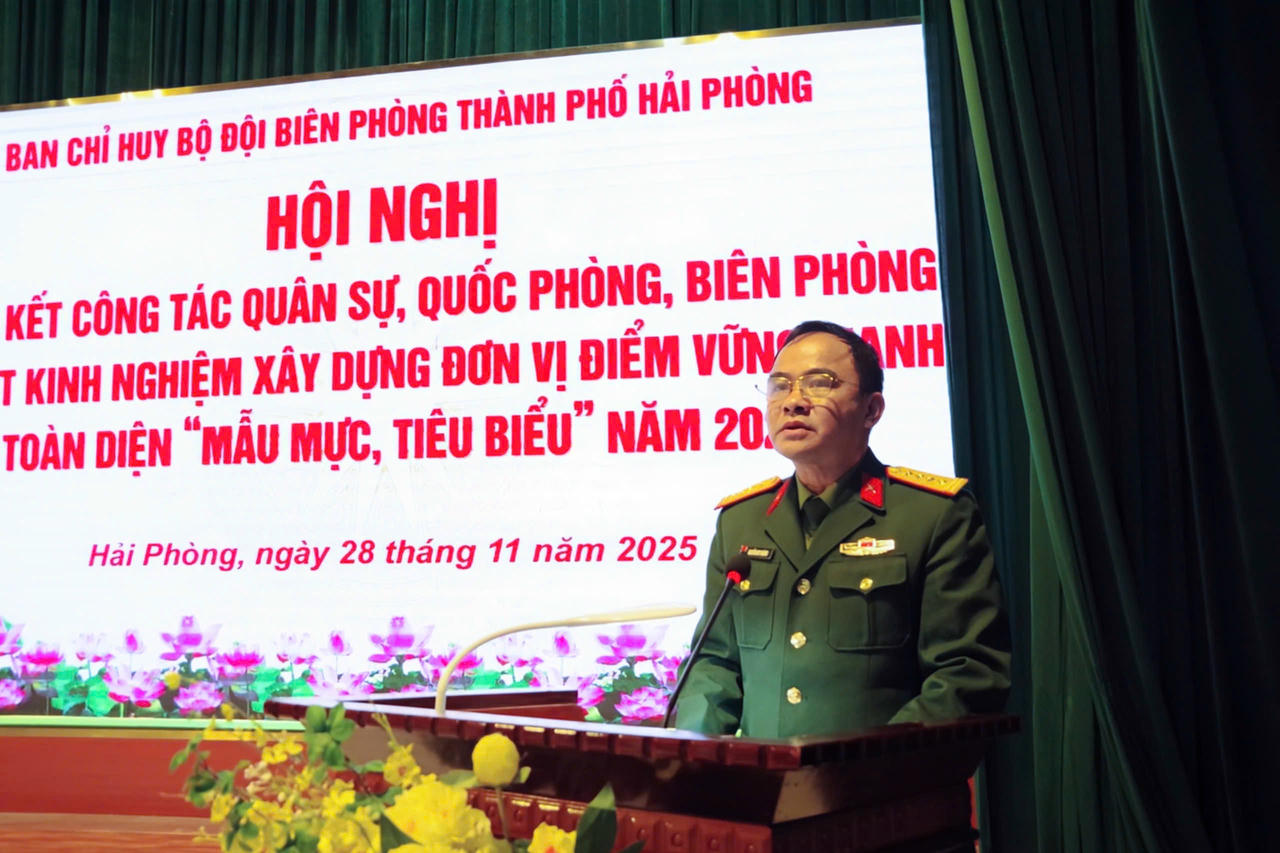 Đại tá Nguyễn Huy Khánh, Phó Chỉ huy trưởng Bộ Chỉ huy Quân sự TP phát biểu chỉ đạo tại hội nghị.