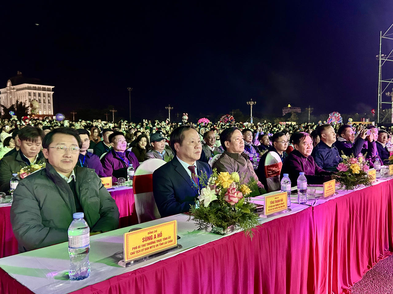 Các đại biểu tham dự buỗi lễ.