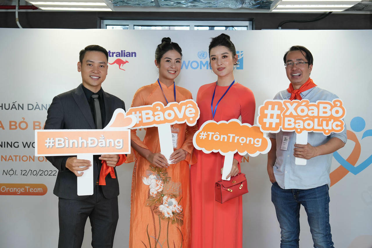 Hoa hậu Ngọc Hân, Á hậu Huyền My, ca sĩ
Duy Khoa và nhà báo Ngọc Anh.