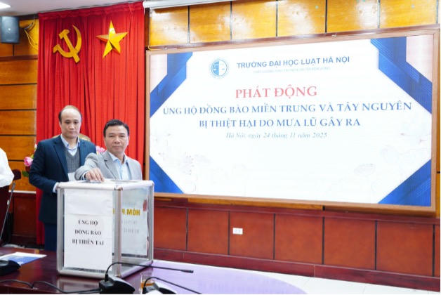 TS. Chu Mạnh Hùng - Bí thư Đảng ủy Nhà trường và PGS.TS Tô Văn Hòa - Hiệu trưởng Nhà trường ủng hộ.