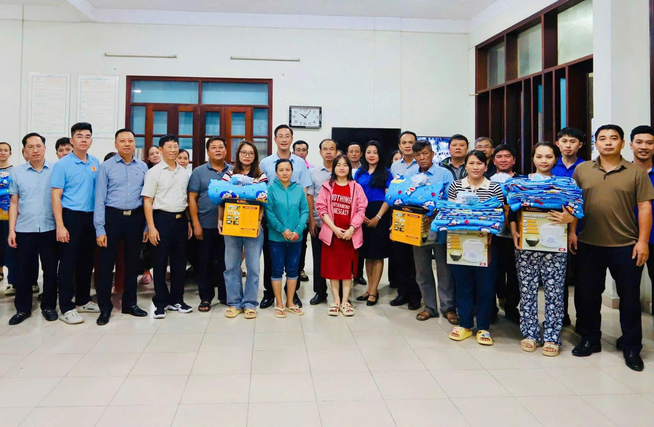 Thuế TP. Hồ Chí Minh vượt đêm đến với đồng nghiệp vùng lũ Tây Nguyên