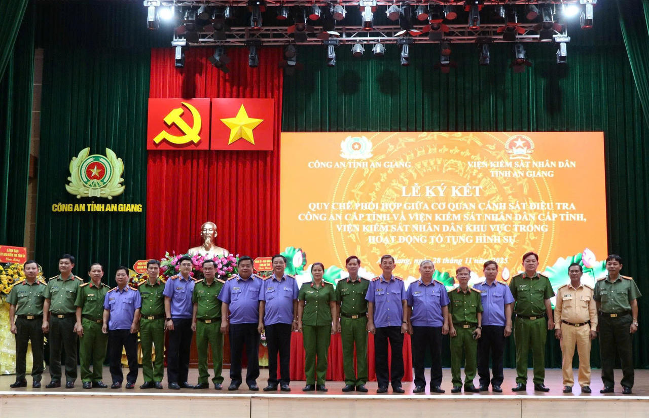 Các đại biểu tham dự lễ ký kết