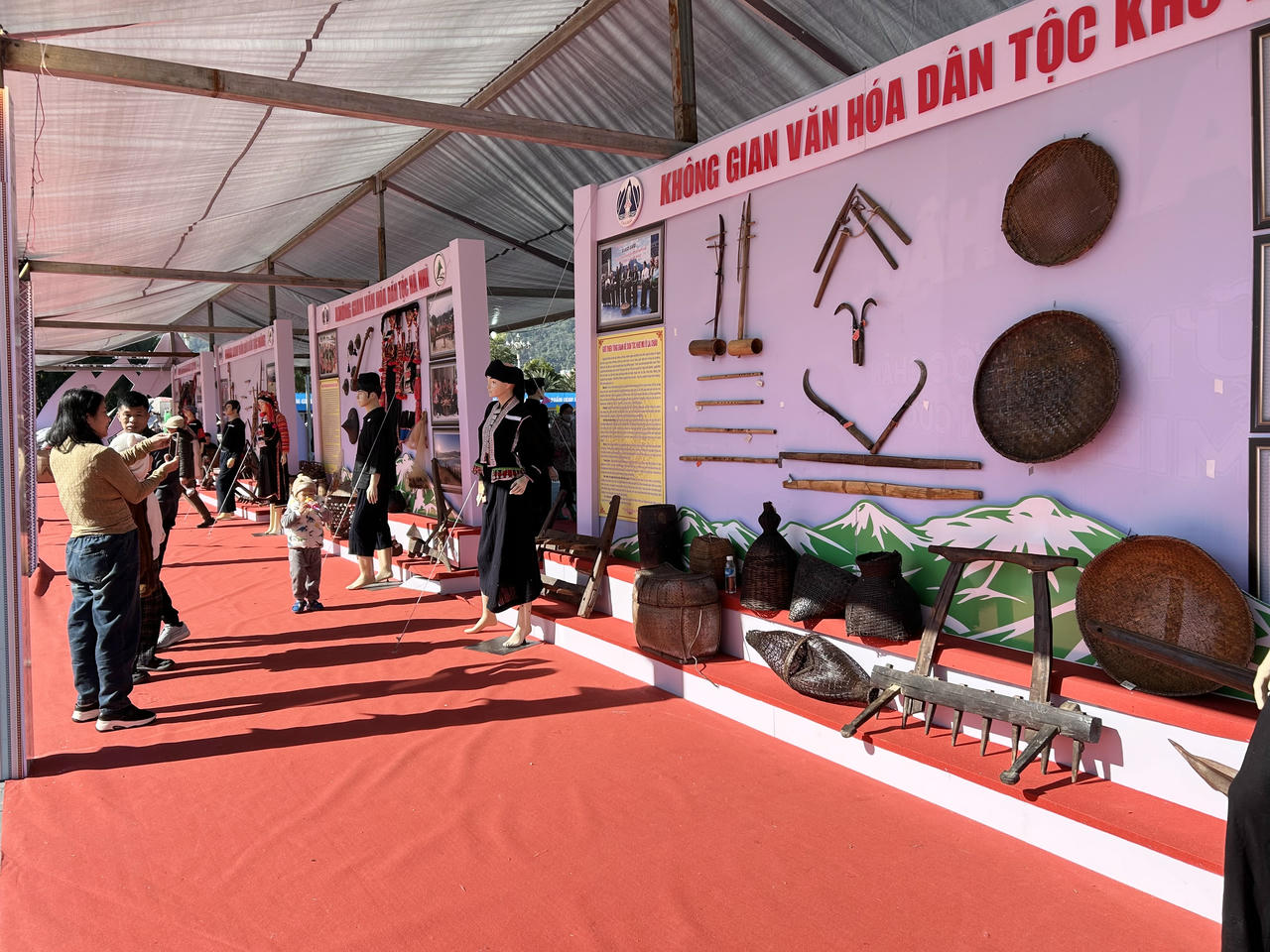 Không gian văn hoác các dân tộc là hoạt động nhằm tôn vinh giá trị văn hoá lâu đời, đồng thời khẳng định bản sắc độc đáo của 20 dân tộc anh em đang sinh sống trên địa bàn tỉnh.