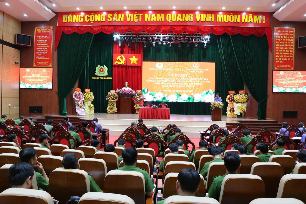 Toàn cảnh lễ ký kết