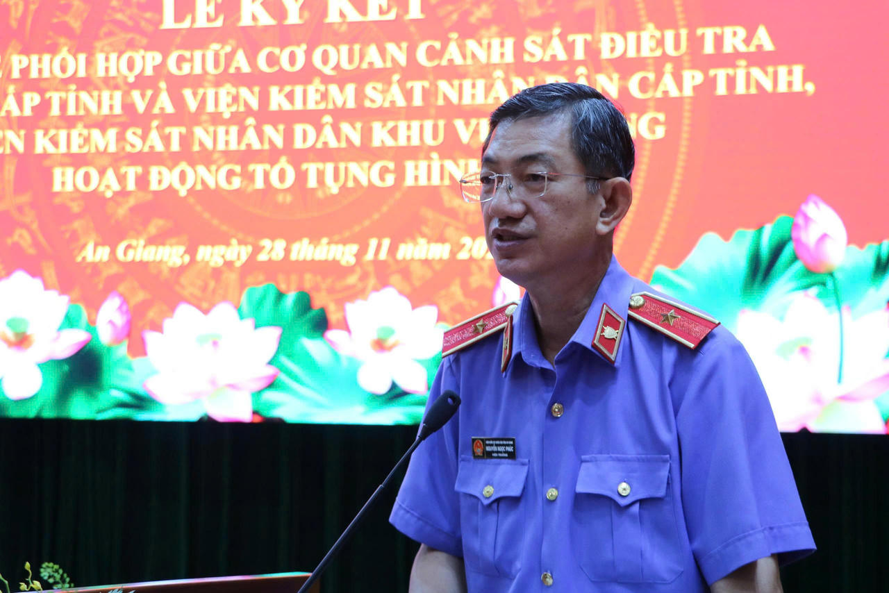 Ông Nguyễn Ngọc Phúc, Viện trưởng Viện kiểm sát
nhân dân tỉnh

phát biểu tại lễ ký kết quy chế phối hợp