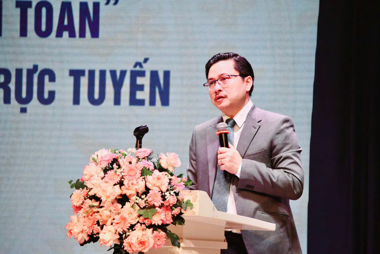 PGS.TS Trần Việt Dũng - Phó Hiệu trưởng trường Đại học Luật TP HCM phát biểu khai mạc buổi lễ