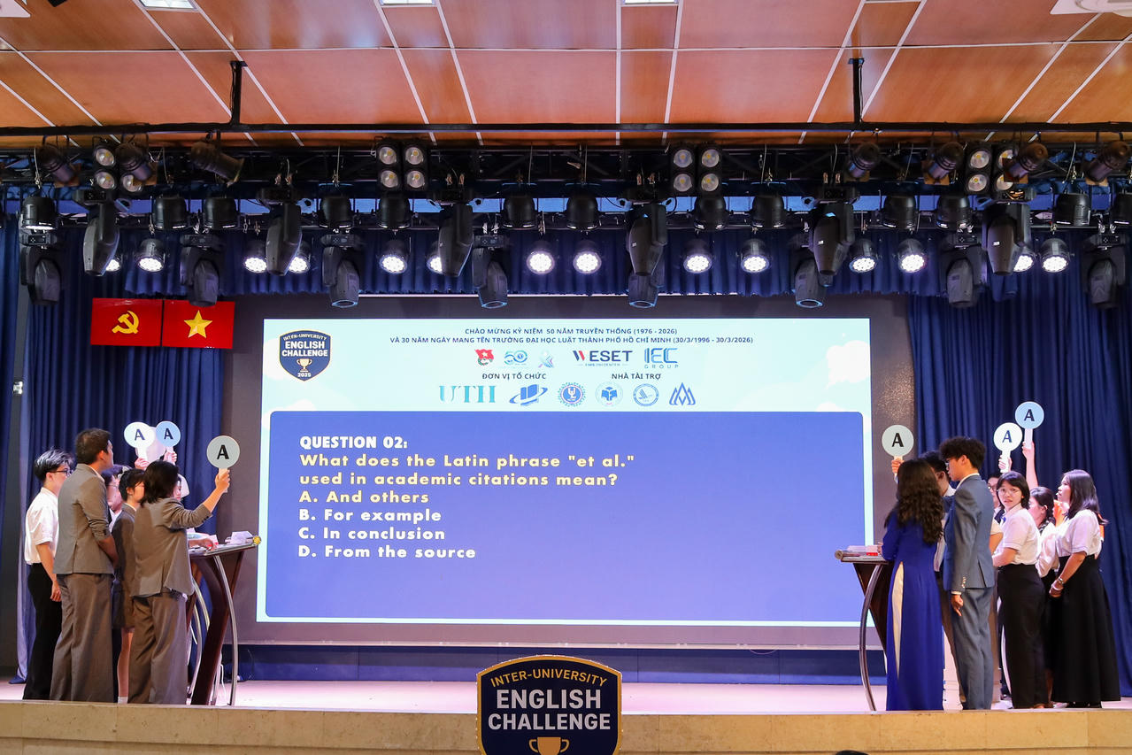 Vòng thi tranh biện diễn ra sôi nổi, hấp dẫn.