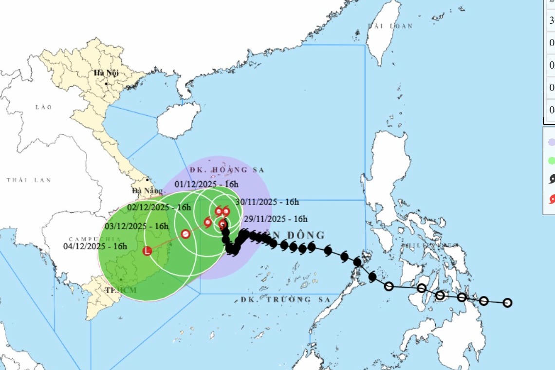 Bão số 15 vẫn di chuyển chậm trên biển, áp thấp nhiệt đới suy yếu và tan dần