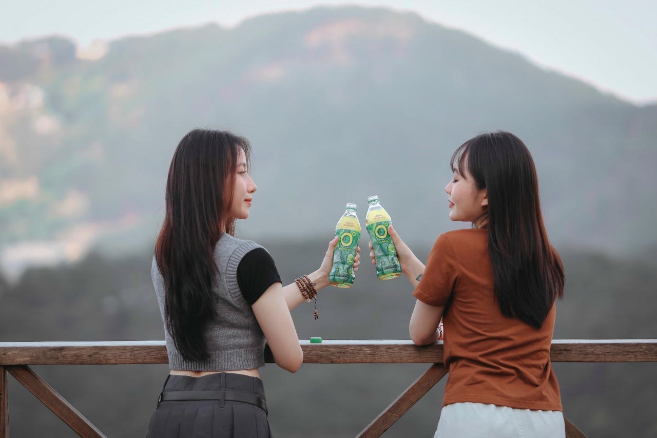 Dừng lại vài phút với Trà Xanh Không Độ giữa khung cảnh yên bình giúp tinh thần thư giãn, giảm stress, giải tỏa căng thẳng và tận hưởng nhịp sống tự do.