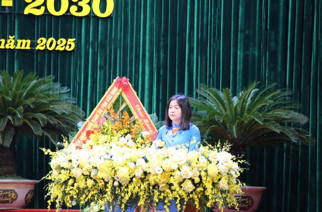 Bà Nguyễn Phương Mai, Chủ tịch Hội Liên hiệp Phụ nữ tỉnh Bắc Ninh phát biểu tại Đại hội.