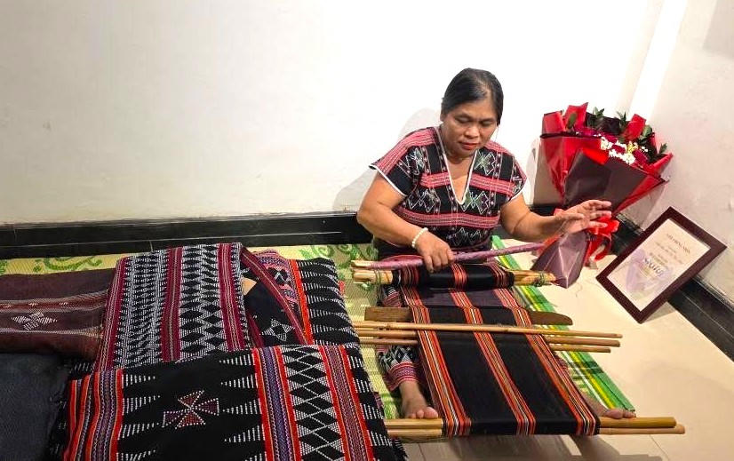 Dệt Dèng, một trong những nghề thủ công truyền thống của người dân vùng cao A Lưới&nbsp;