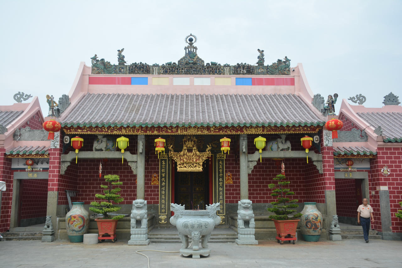 Tiền điện Thất Phủ cổ miếu. 