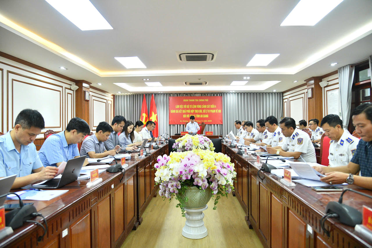 Quang cảnh buổi làm việc.