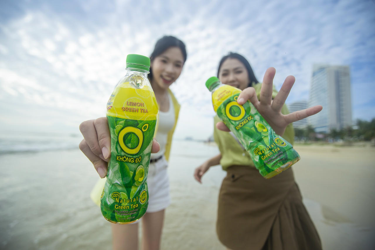 Khoảnh khắc thư giãn với Trà Xanh Không Độ giữa nhịp sống hối hả giúp tinh thần sảng khoái, cân bằng và tiếp thêm cảm hứng để đi xa hơn.