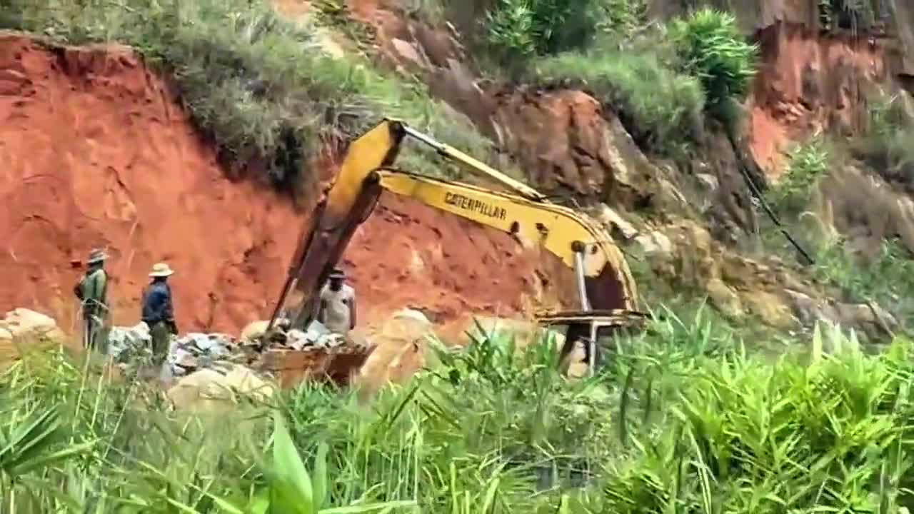 Hoạt động khai thác đá được PV Báo PLVN ghi nhận.