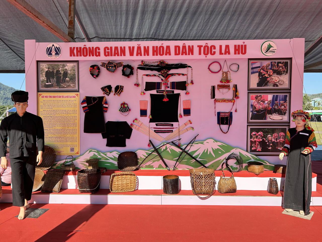 Không gian văn hoá tại sự kiện được xây dựng như một “bảo tàng sống”, kết hợp giữa trưng bày, giới thiệu và trải nghiệm trực tiếp. 