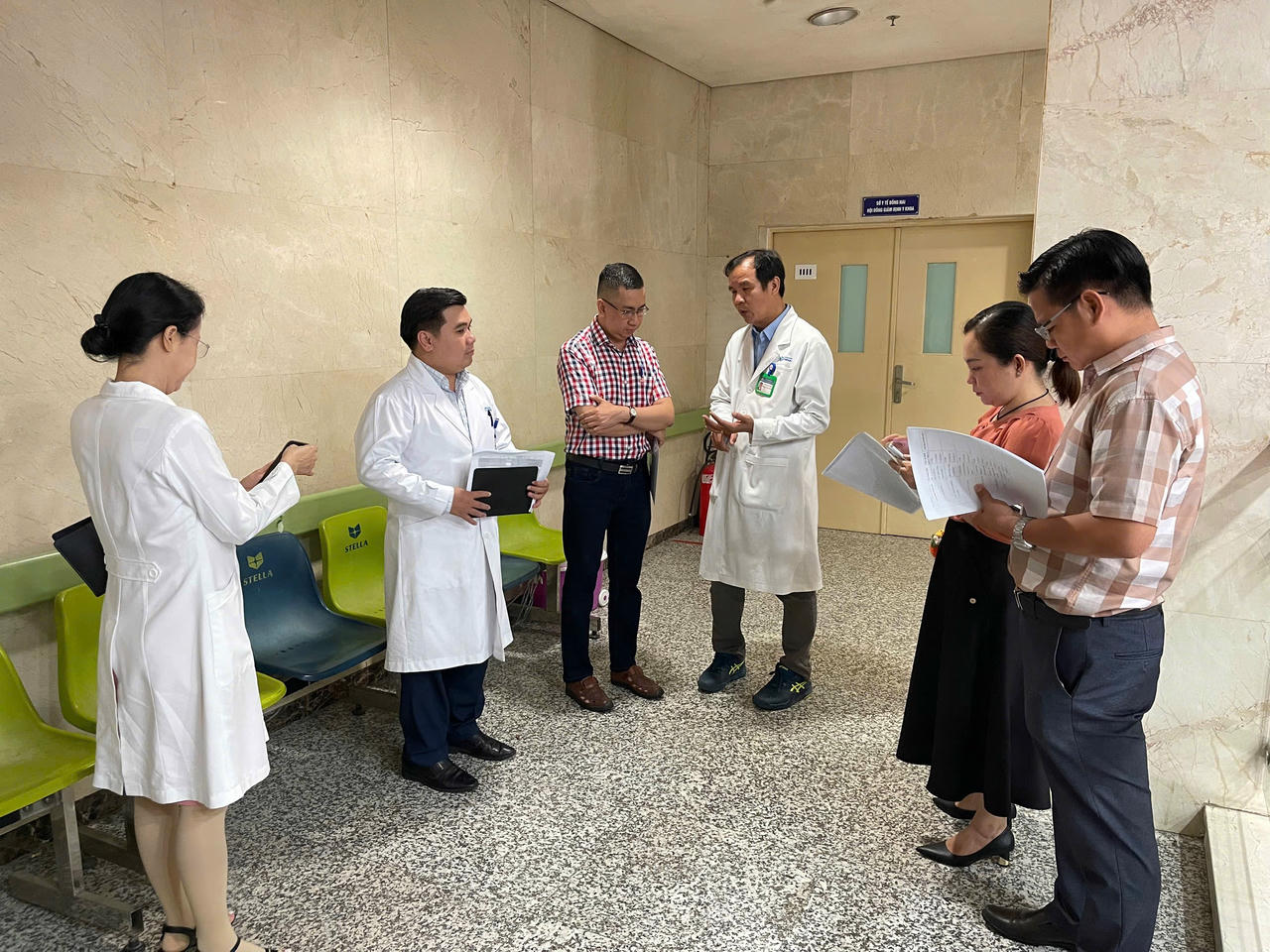 Đoàn công tác của Bộ Y tế khảo sát cơ sở vật chất của Bệnh viện Đa khoa Đồng Nai 