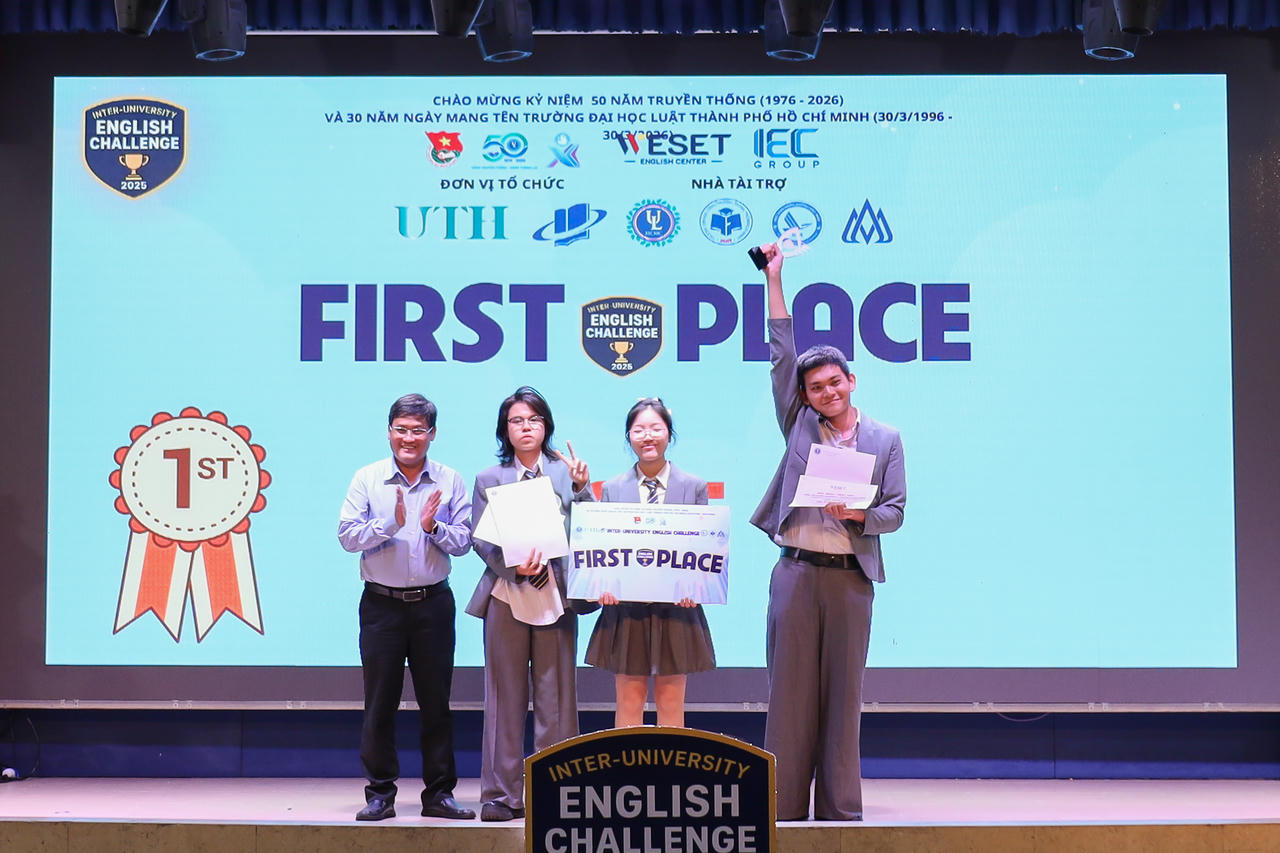 Sinh viên Trường ĐH Luật TP HCM giành chức vô địch cuộc thi tranh biện tiếng Anh liên trường 2025