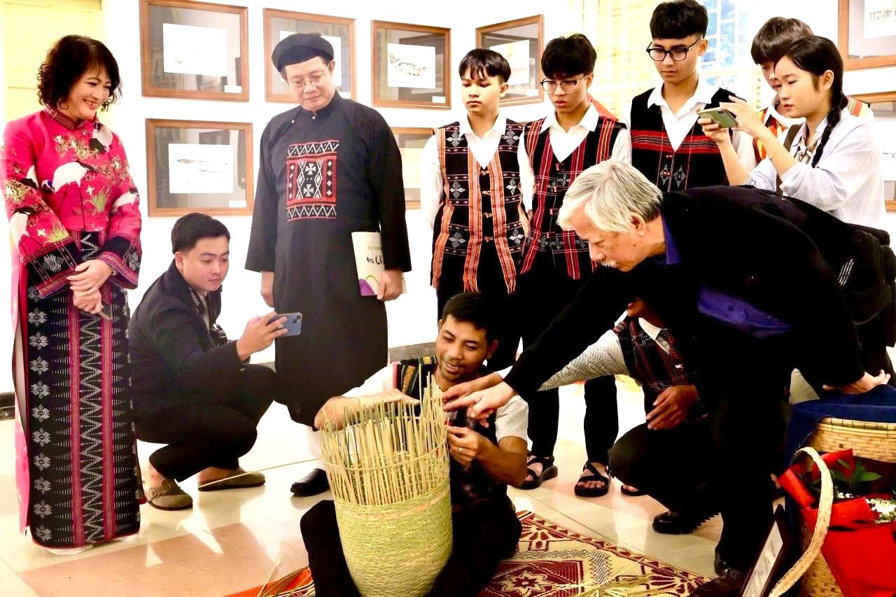 Lan tỏa cảnh sắc, văn hóa truyền thống đồng bào vùng cao A Lưới