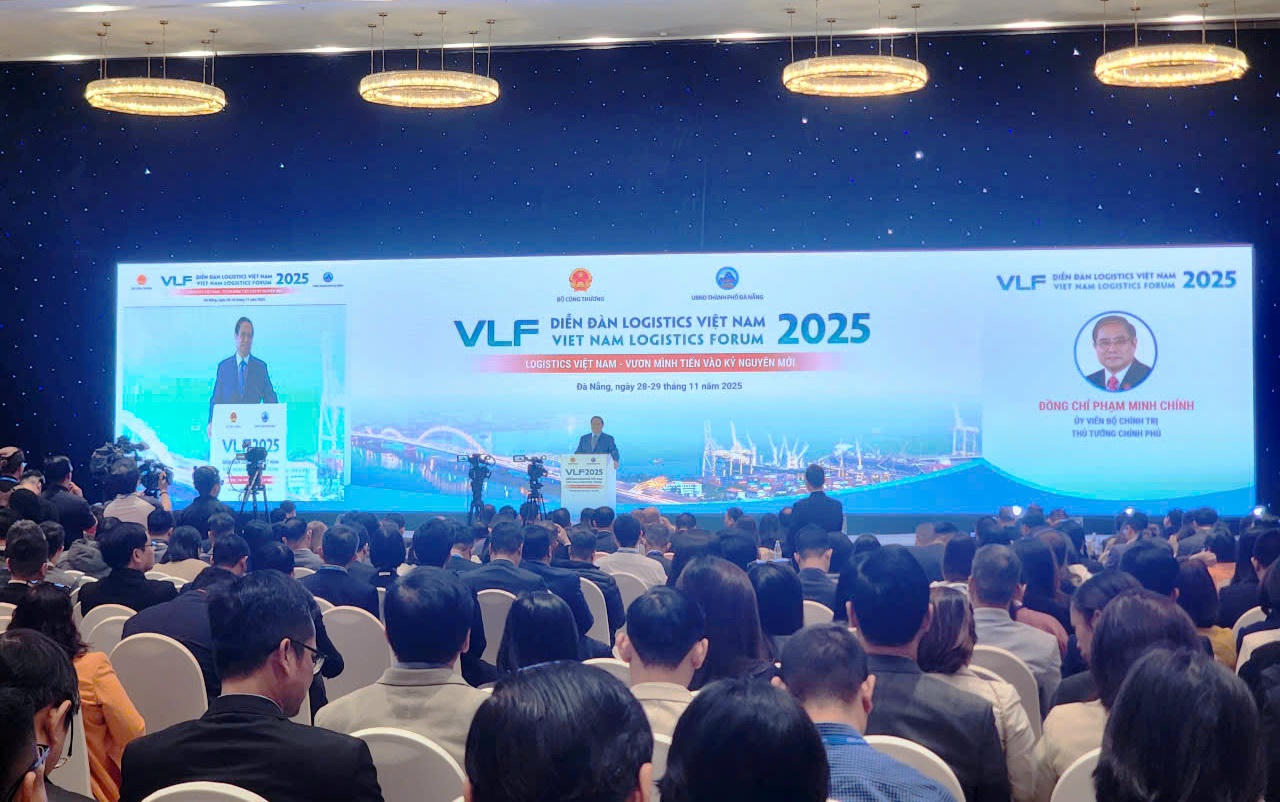 Quang cảnh diễn đàn.