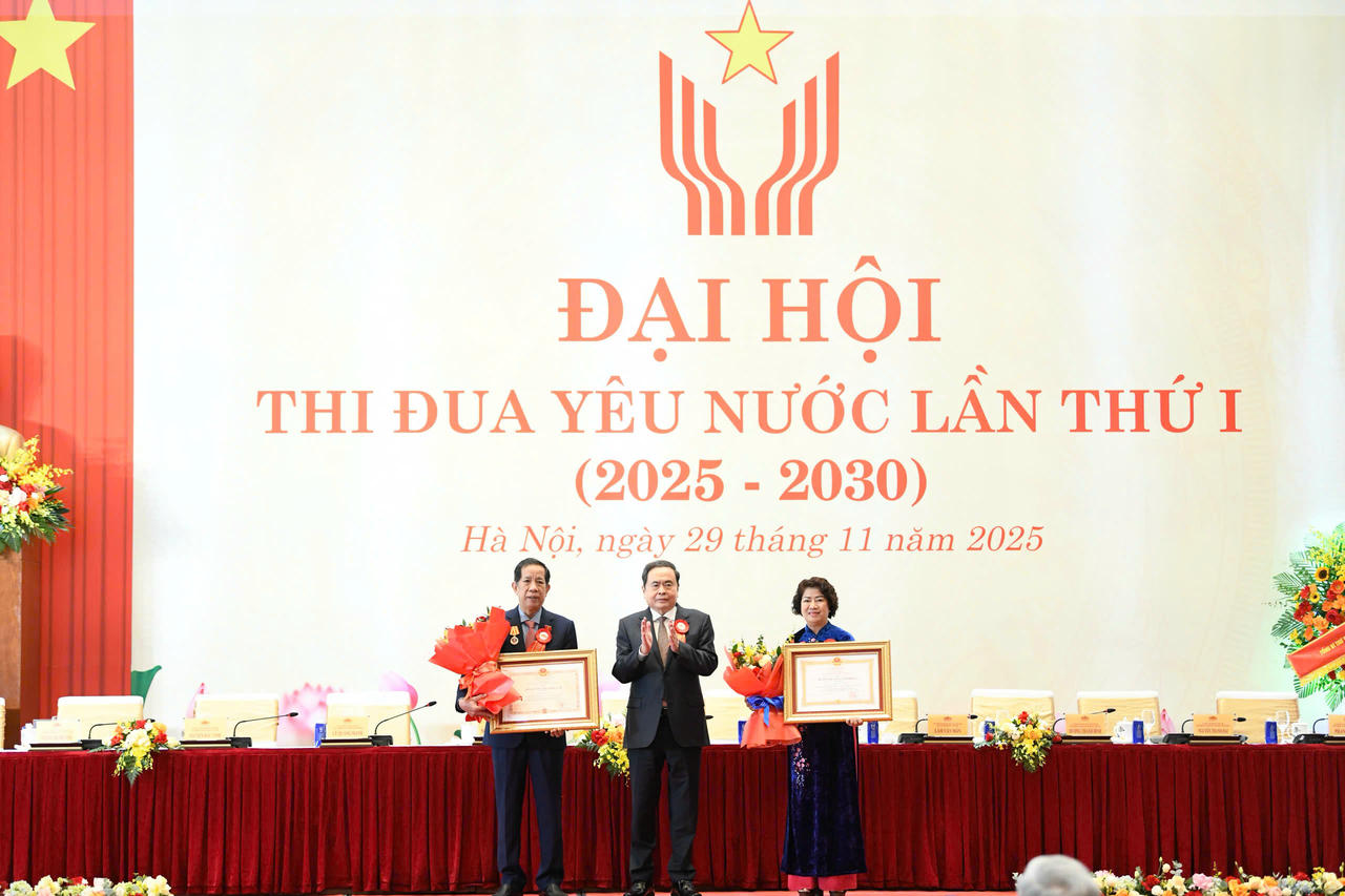 Tôn vinh các cá nhân đạt thành tích cao.