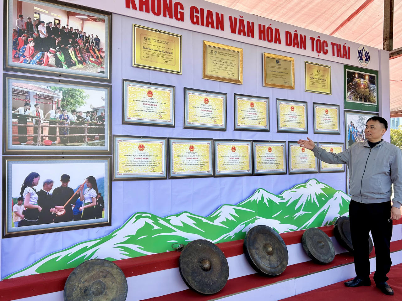 Không gian văn hoá các dân tộc không chỉ mang giá trị trưng bày mà còn gửi gắm thông điệp về trách nhiệm gìn giữ di sản. 