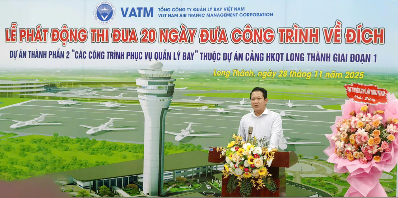 Ông Lê Hoàng Minh, Chủ tịch Hội đồng thành viên VATM, ghi nhận và biểu dương nỗ lực của Ban QLDA Long Thành.