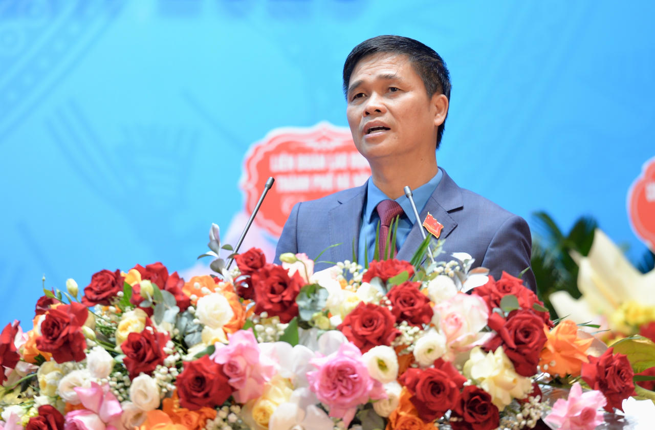 Phó Chủ tịch Tổng LĐLĐ Việt Nam Ngọ Duy Hiểu phát biểu tại Đại hội.