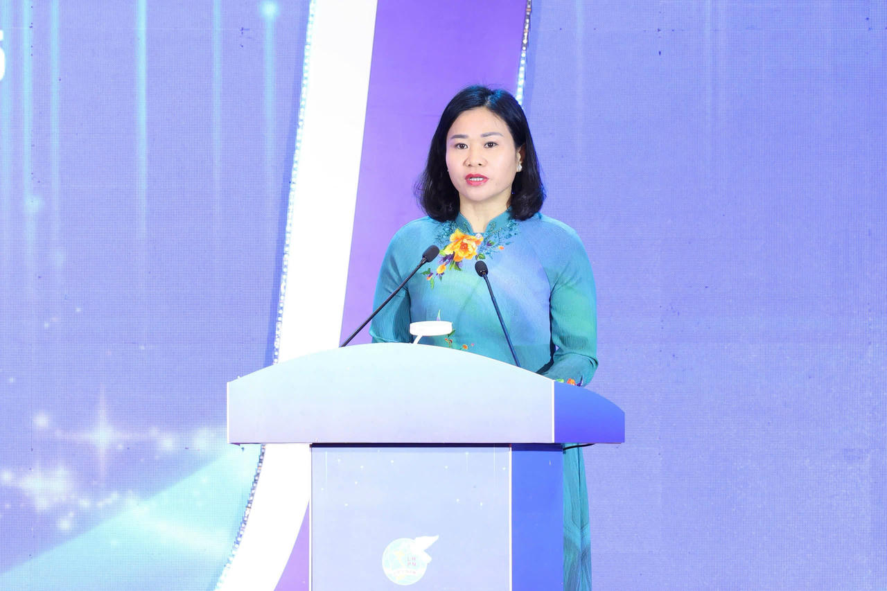 Ủy viên TƯ Đảng, Phó Chủ tịch UBTƯ MTTQ Việt Nam, Chủ tịch Hội LHPN Việt Nam Nguyễn Thị Tuyến phát biểu khai mạc Hội nghị.