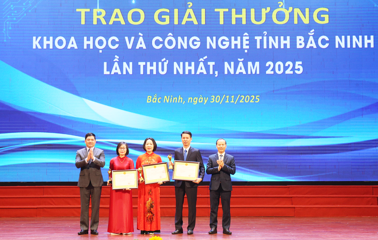 Nhóm tác giả đạt Giải B Giải thưởng Khoa học và Công nghệ tỉnh Bắc Ninh lần thứ Nhất