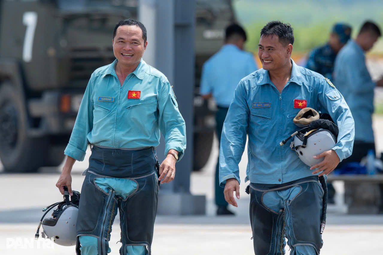 Thượng tá Hoàng Hải – người phi công nặng lòng với người dân vùng lũ
