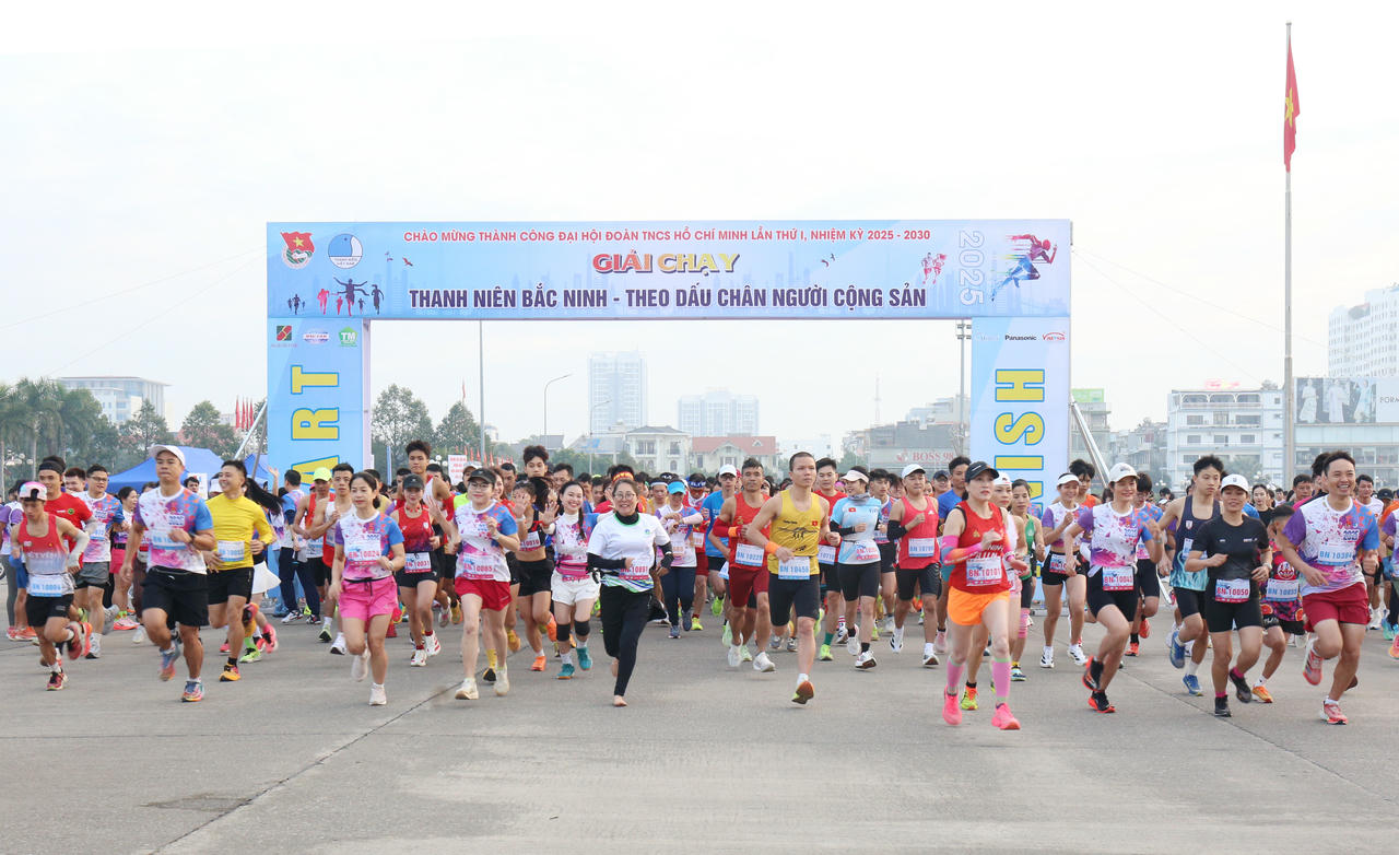 Hơn 2.000 vận động viên tham gia Giải chạy thanh niên "Theo dấu chân người cộng sản" 