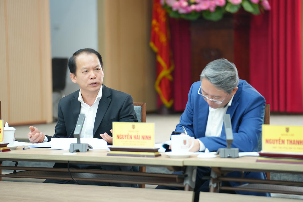 Chủ nhiệm Ủy ban Pháp luật và Tư pháp Hoàng Thanh Tùng.