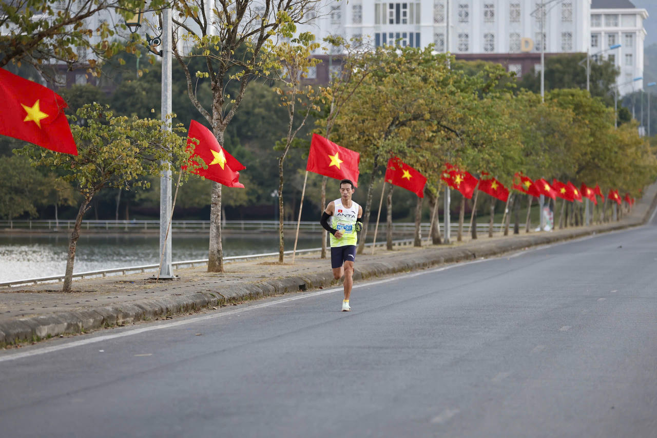 Vận động viên trải nghiệm cung đường chạy tại Lai Châu.