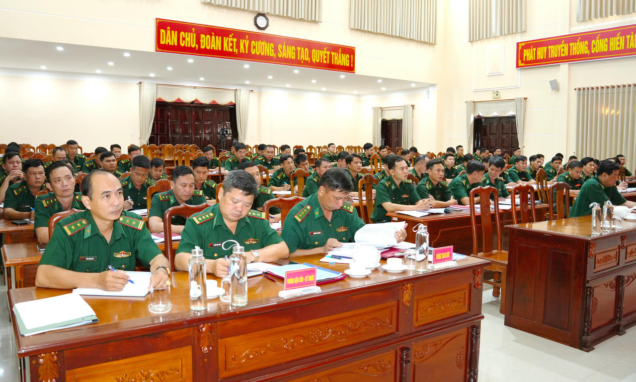 Đại biểu tham dự Hội nghị.