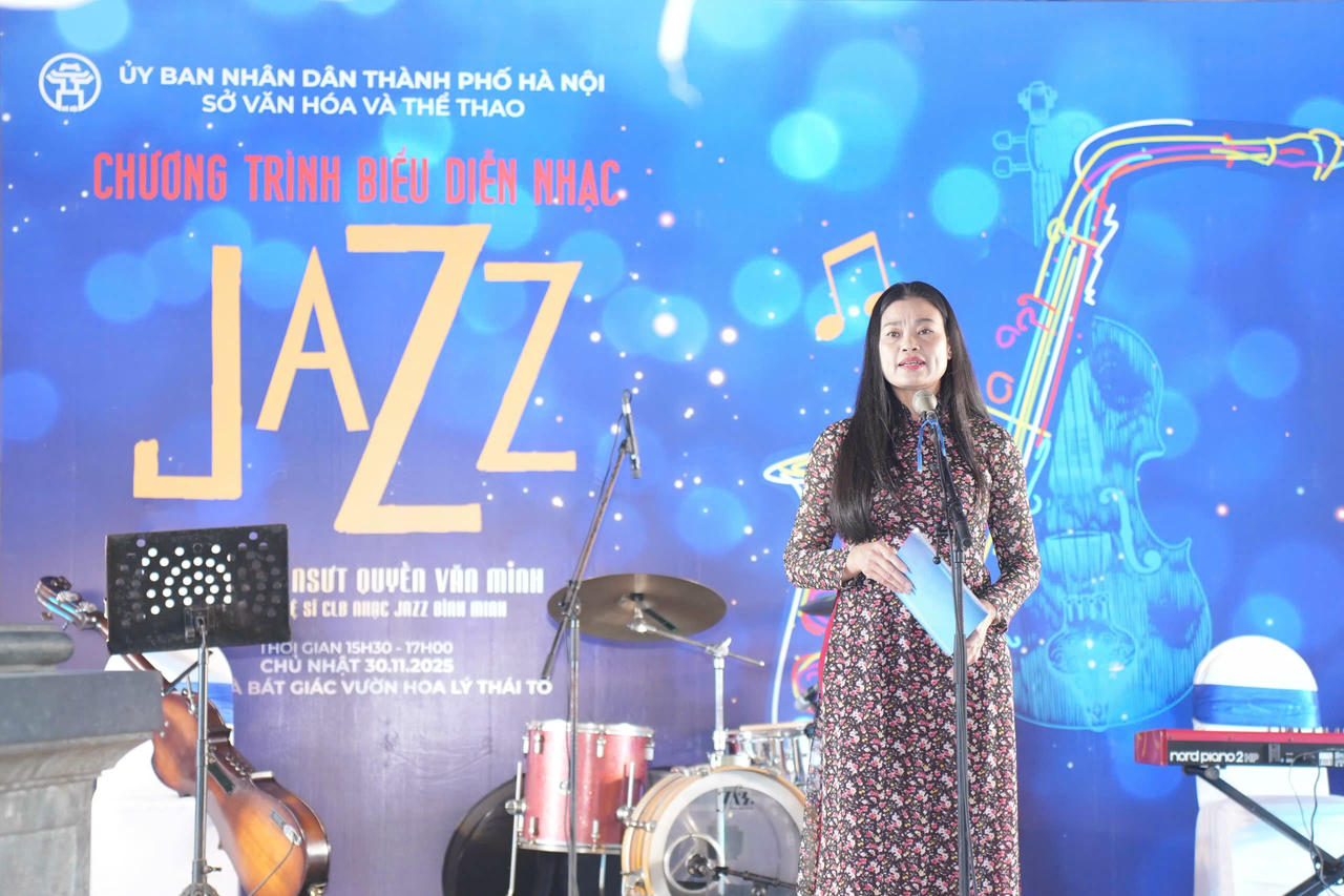 Giám đốc Sở Văn hóa và Thể thao Hà Nội Bạch Liên Hương phát biểu khai mạc sự kiện.