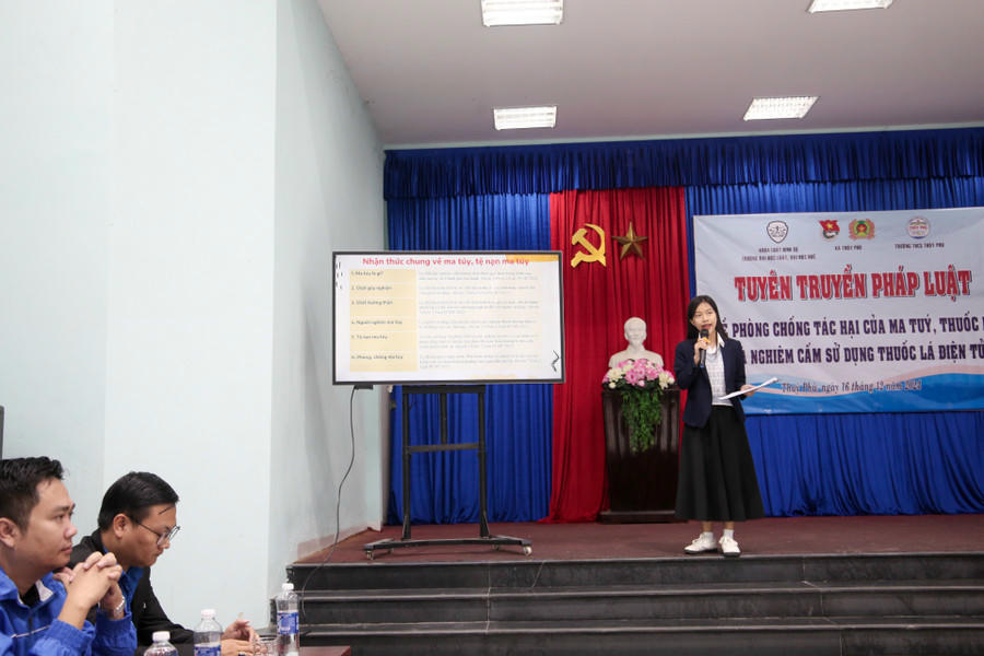 Khoa Luật hình sự, trường ĐH Luật, Đại học Huế tổ chức tuyên truyền pháp luật về phòng, chống tác hại của ma túy, thuốc lá cho học sinh tại các trường phổ thông trên địa bàn