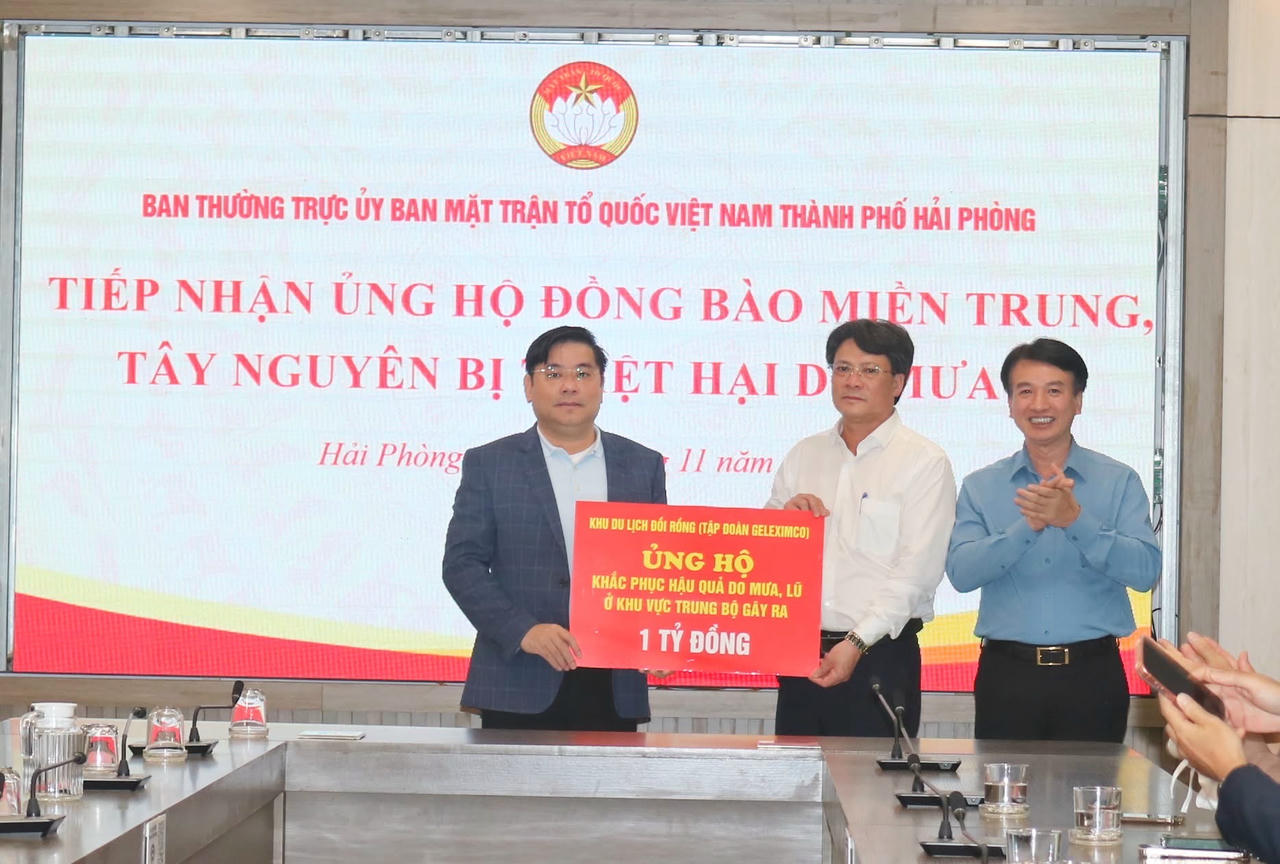 Uỷ ban MTTQ Việt Nam TP Hải Phòng tiếp nhận ủng hộ của các cơ quan, đơn vị, doanh nghiệp.
