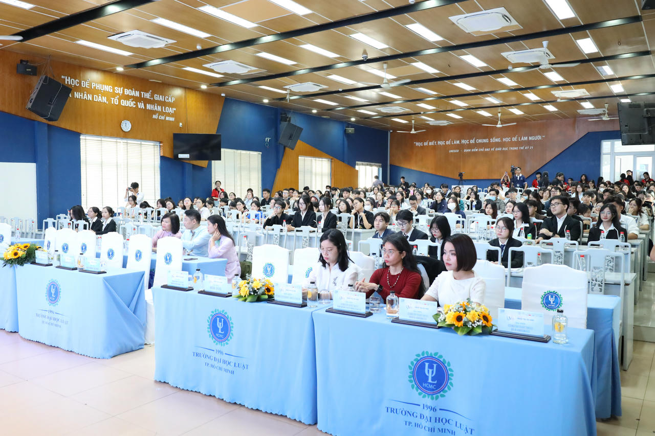 Quang cảnh&nbsp;Cuộc thi Phiên tòa giả định VMoot.&nbsp;