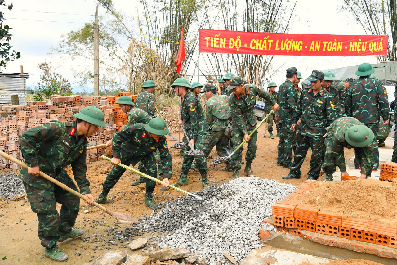 Lễ ra quân, đặt viên gạch đầu tiên dựng lại mái ấm cho người dân vùng lũ Đắk Lắk 